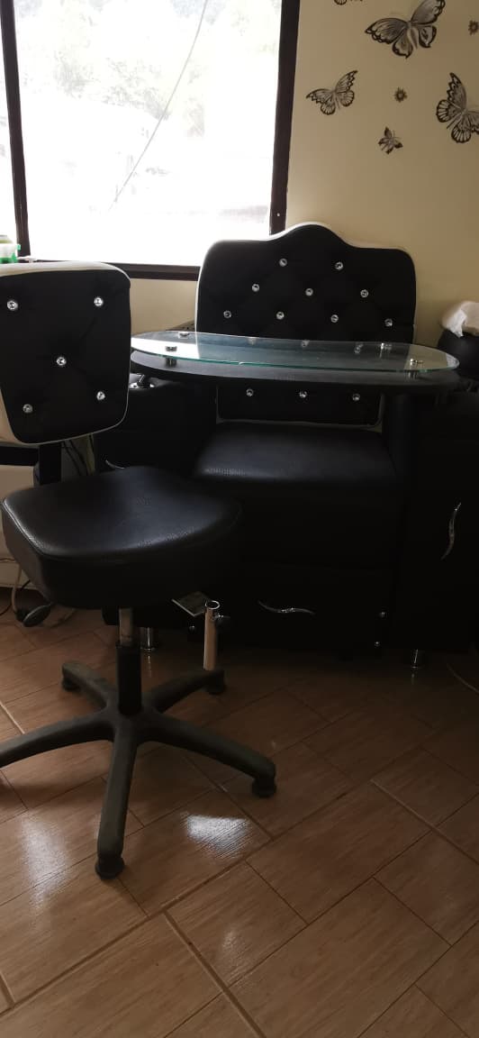 Poltrona y silla auxiliar